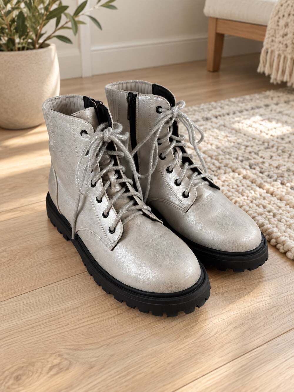 Lands’ End Girls Silver Metallic Combat Boots Zip Lace Up Lug Sole Big Kid 4